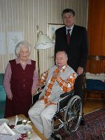 Bgm.-Stv. Walter Ferk gratulierte Maria und Erich Grübler herzlichst zum seltenen Jubiläum der "Eisernen Hochzeit" - 65 Jahre ist das Paar schon verheiratet.