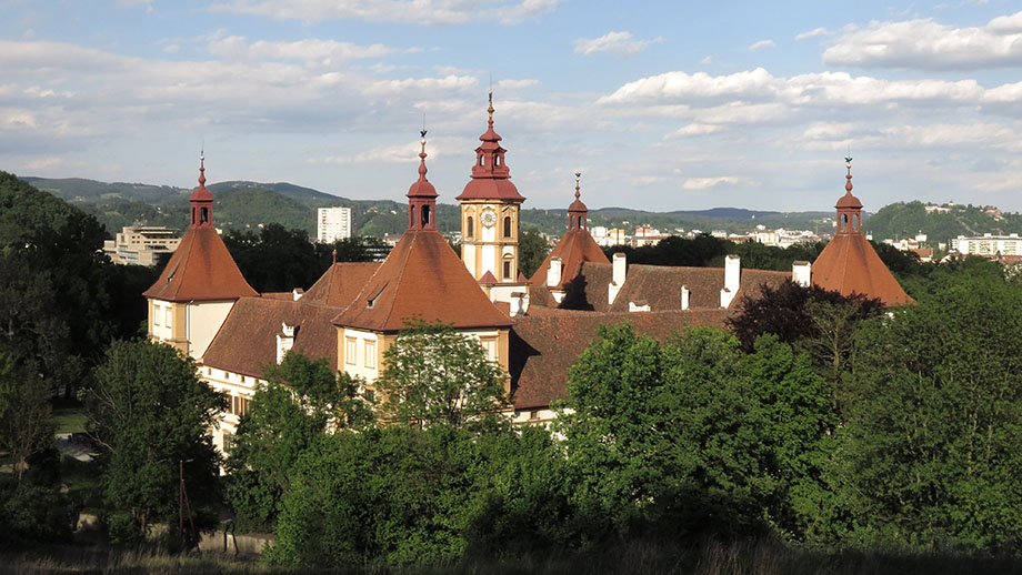 Überblick auf Schloss Eggenberg und Richtung Schloßberg. Foto: ©Auferbauer