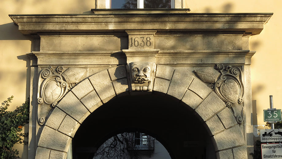 Eingang am Schloss St. Martin. Foto: ©Auferbauer