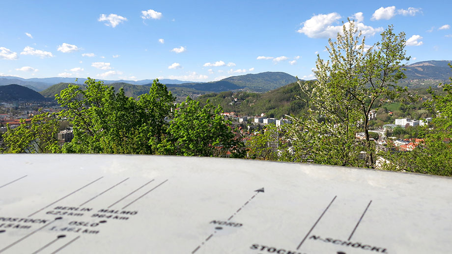 Weitblick vom Schloßberg in nördliche Sphären der Stadt und des Landes. Foto: ©Auferbauer
