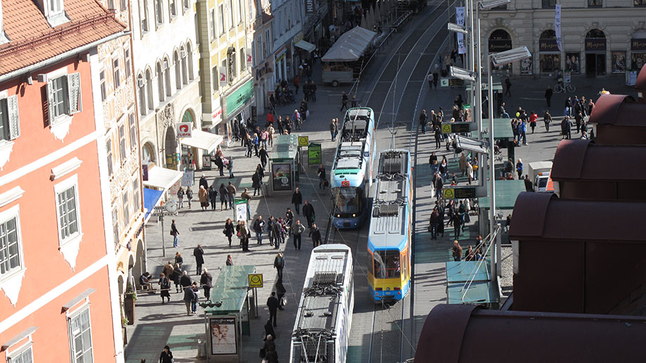 Von der Kastner-Terrasse zur Haltestelle Hauptplatz/Congress. Foto: ©Auferbauer