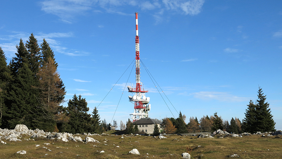 Landmarke erster Ordnung, der Sender überhöht markant das Schöckl-Plateau. Foto: ©Auferbauer