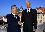 Beim gemeinsamen Blick mit Bürgermeister Alfred Stingl vom Balkon des Rathauses auf die Grazer Altstadt zeigte sich Masatoshi Kishimoto beeindruckt von der Kulturhauptstadt Europas 2003. Beim gemeinsamen Blick mit Bürgermeister Alfred Stingl vom Balkon des Rathauses auf die Grazer Altstadt zeigte sich Masatoshi Kishimoto beeindruckt von der Kulturhauptstadt Europas 2003.