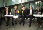 Allen Grund für freundliche Nasenlöcher hatten am Eröffnungswochenende von links Landeshauptmann Waltraud Klasnic, 2003-Geschäftsführer Eberhard Schrempf, Bürgermeister Mag. Siegfried Nagl, 2003-Geschäftsführer Manfred Gaulhofer und Kunsthaus-Intendant Peter Pakesch.  