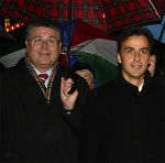 Bürgermeister Mag. Siegfried Nagl und Bürgermeister Stellvertreter Walter Ferk freuen sich auf den Grazer Advent 2003 und wünschen allen Bürgerinnen und Bürgern der Stadt Graz eine besinnliche Zeit. 