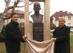 Gemeinsam mit Ljubljanas Bürgermeisterin Danica Simsic enthüllte der Grazer Bürgermeister Mag. Siegfried Nagl in der slowenischen Hauptstadt eine Büste des Nobelpreisträgers Friderik (Fritz) Pregl, der Wurzeln in beiden Städten gehabt hatte.
