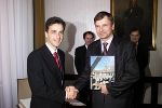 Pferdefreunde unter sich - da stimmte die Chemie sichtlich: Bürgermeister Mag. Siegfried Nagl überreichte dem Oberbürgermeister von Budapest, Dr. Dabor Demszky, als Geschenk einen Graz-Prachtband. Pferdefreunde unter sich - da stimmte die Chemie sichtlich: Bürgermeister Mag. Siegfried Nagl überreichte dem Oberbürgermeister von Budapest, Dr. Dabor Demszky, als Geschenk einen Graz-Prachtband.