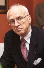 S.E. Bengt Olav Johansen ist seit Anfang dieses Jahres außerordentlicher und bevollmächtigter Botschafter des Königreiches Norwegen in Österreich. Der 1943 geborene Jurist war bereits als Botschafter in der Schweiz tätig. S.E. Bengt Olav Johansen ist seit Anfang dieses Jahres außerordentlicher und bevollmächtigter Botschafter des Königreiches Norwegen in Österreich. Der 1943 geborene Jurist war bereits als Botschafter in der Schweiz tätig.