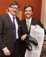 "Schuhbidu": Mario Moretti Polegato mit Bürgermeister Mag. Siegfried Nagl. 