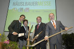 Eröffneten die bereits 25. Grazer Häuslbauer-Messe: Bgm. Mag. Siegfried Nagl, Messepräsidentin Dr. Hella Ranner, Bau-Landesinnungsmeister DI Alexander Pongratz und Landesrat Johann Seitinger (v. l.). 