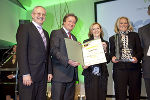 Nahmen den "Fit im Job 2009"-Preis entgegen: Mag. Evelyn Fasch, Dr. Andrea Steppan und GR Mag. Klaus Frölich (v.r.). LAbg. Wolfgang Kasic (li) initiierte den Preis. Nahmen den "Fit im Job 2009"-Preis entgegen: Mag. Evelyn Fasch, Dr. Andrea Steppan und GR Mag. Klaus Frölich (v.r.). LAbg. Wolfgang Kasic (li) initiierte den Preis.