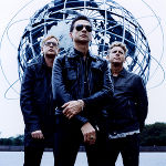 Haben natürlich auch ihren Single-Hit "Wrong" im Gepäck: Andrew Fletcher, David Gahan und Martin Gore (v. l.), die Klangzauberer von "Depeche Mode".  