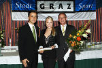 Bürgermeister Mag. Siegfried Nagl und Stadtrat Detlev Eisel-Eiselsberg (re.) gratulierten der Eiskunstläuferin Denise Kögl. Bürgermeister Mag. Siegfried Nagl und Stadtrat Detlev Eisel-Eiselsberg (re.) gratulierten der Eiskunstläuferin Denise Kögl.