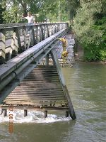 Der Gasrohrsteg ist derzeit wegen Sanierungsarbeiten gesperrt. 