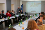 Präsentation des Projektes im Rathaus mit GR Peter Hagenauer (stehend).