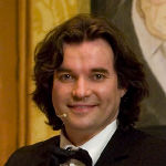 Der beliebte Tenor János Mischuretz tritt bei diesem Adventkonzert auf. 