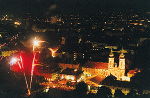 Schön, aber verboten und gefährlich - Feuerwerkskörper. Deshalb sollte man den Umgang mit Raketen Spezialisten überlassen - und das Feuerwerk der Stadt Graz genießen, das vom Schloßberg aus abgefeuert wird. Foto: Graz Tourismus/Harry Schiffer 