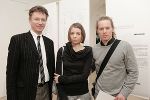Kulturstadtrat Wolfgang Riedler mit den TrägerInnen des 1. Preises des Herbert-Eichholzer-Architekturförderungspreises der Stadt Graz, Ulrike Tinnacher und Oliver Wildpanner. Foto: HDA/Florian Lierzer. 