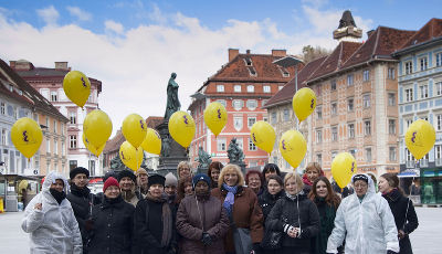 Die Einführung einer verbindlichen 50-Prozent-Frauenquoten forderte ein Frauenkomitee heute, 8. März 2010, dem Weltfrauentag, auf dem Grazer Hauptplatz. Fotos: Stadt Graz/Fischer Die Einführung einer verbindlichen 50-Prozent-Frauenquoten forderte ein Frauenkomitee heute, 8. März 2010, dem Weltfrauentag, auf dem Grazer Hauptplatz. Fotos: Stadt Graz/Fischer