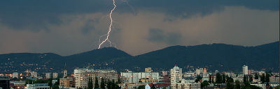 Sommergewitter über Graz: Schutz suchen und Schwimmbäder meiden! Foto: kk