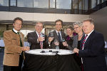 Bauherr DI Weinbauer, Dr. Wolfgang Messner, Mag. Siegfried Nagl, Mag. Barbara Muhr, Lisa Rücker und Ing. Wolfgang Malik (v.l.)