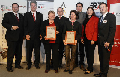 Bei der Preisübergabe in Wien: Stadtvermessungsamtsvorstand DI Günther Lorber, Barbara Horst (Umweltamt) sowie vom Stadtvermessungsamt Erwin Wieser, DI Anneliese Kapfenberger-Pock und DI Bernhard Rieder (v.li.). Foto: Report Verlag. 
