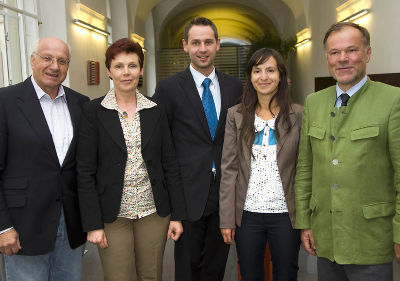 Am Bild (v.l.): Karl-Heinz Herper (SPÖ), Ina Bergmann (KPÖ), Mag. Armin Sippel (FPÖ), Christina Jahn (Grüne) und Dr. Peter Piffl-Percevic (ÖVP) (Foto: Stadt Graz/Fischer) 