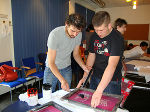 Mit Siebdruck wird das T-Shirt neu gestaltet. (Fotos: Stadt Graz) Mit Siebdruck wird das T-Shirt neu gestaltet. (Fotos: Stadt Graz)