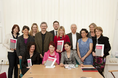Dr.in Priska Pschaid/Referat Frauen & Gleichstellung,Dr.in Vera Jauk/BKA Abt.1,Dr.in Silvia Kronberger/Pädag. Hochschule Szbg., Patrizia Monschein/Kulturamt,DI Dr. Werner Prutsch/Umweltamt,Hermine Fermin/Umweltamt, Mag. Gerhard Peinhaupt/Sportamt,Eveline Dohr/Referat Frauen & Gleichstellung,Mag.a Ulrike Temmer/Finanz-/Vermögensdirektion,Andrea Stoißer/Amt f. Wirtschaft/Tourismus,Mag.a Silke Kokalj/Mag.Dion,Mag. Hans Georg Windhaber/Stadtrechnungshof,Dr.in Doris Kapeller/Peripherie; Credit: Foto Fischer Dr.in Priska Pschaid/Referat Frauen & Gleichstellung,Dr.in Vera Jauk/BKA Abt.1,Dr.in Silvia Kronberger/Pädag. Hochschule Szbg., Patrizia Monschein/Kulturamt,DI Dr. Werner Prutsch/Umweltamt,Hermine Fermin/Umweltamt, Mag. Gerhard Peinhaupt/Sportamt,Eveline Dohr/Referat Frauen & Gleichstellung,Mag.a Ulrike Temmer/Finanz-/Vermögensdirektion,Andrea Stoißer/Amt f. Wirtschaft/Tourismus,Mag.a Silke Kokalj/Mag.Dion,Mag. Hans Georg Windhaber/Stadtrechnungshof,Dr.in Doris Kapeller/Peripherie; Credit: Foto Fischer