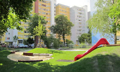 Eine Oase zum Spielen, Begegnen und Wohlfühlen: Der neu gestaltete Kinderspielplatz Starhemberggasse/Laudongasse wurde heute eröffnet. Foto: Abteilung für Grünraum und Gewässer Eine Oase zum Spielen, Begegnen und Wohlfühlen: Der neu gestaltete Kinderspielplatz Starhemberggasse/Laudongasse wurde heute eröffnet. Foto: Abteilung für Grünraum und Gewässer