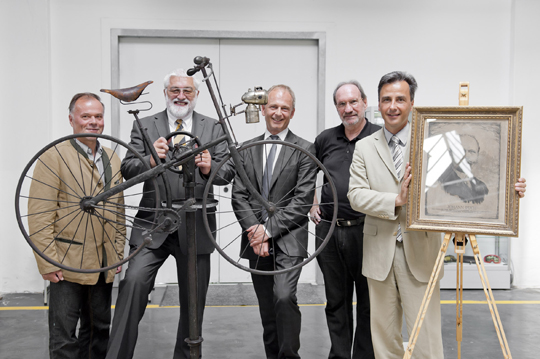 Gemeinderat Dr. Piffl-Perčević, MAGNA-Vorstand V.l.n.r.: DI Gerhard Stiegler, Mag. Peter Schönhofer, Karlheinz Rathkolb, Bürgermeister Mag. Siegfried Nagl | Foto: Stadt Graz / Foto Fischer Gemeinderat Dr. Piffl-Perčević, MAGNA-Vorstand V.l.n.r.: DI Gerhard Stiegler, Mag. Peter Schönhofer, Karlheinz Rathkolb, Bürgermeister Mag. Siegfried Nagl | Foto: Stadt Graz / Foto Fischer