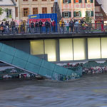 Hier geht's nicht mehr abwärts!. Die Zugänge zur Mur bleiben gesperrt! Bitte sich daran zu halten! 