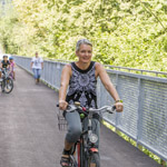 "Testete" heute die längste Geh- und Radwegbrücke der Stadt: Bürgermeister-Stellvertreterin Lisa Rücker. Foto Stadt Graz/Foto Fischer. "Testete" heute die längste Geh- und Radwegbrücke der Stadt: Bürgermeister-Stellvertreterin Lisa Rücker. Foto Stadt Graz/Foto Fischer.