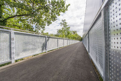 Sehr modern, sehr sicher, sehr lange: Die neue Geh- und Radwegbrücke im Norden von Graz spielt alle Stückerln und schließt eine Lücke im Rad- und Fußwegsystem der Landeshauptstadt. Foto: Stadt Graz/Foto Fischer. Sehr modern, sehr sicher, sehr lange: Die neue Geh- und Radwegbrücke im Norden von Graz spielt alle Stückerln und schließt eine Lücke im Rad- und Fußwegsystem der Landeshauptstadt. Foto: Stadt Graz/Foto Fischer.