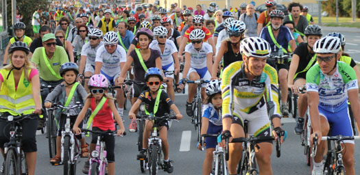 Großer Ansturm beim Finale des CityRadeln. Auch die Rad-Profis Christoph Strasser (2.v.r.) und Edi Fuchs (r.) waren vorne mit dabei. (Foto: Stadt Graz/Wieser) Großer Ansturm beim Finale des CityRadeln. Auch die Rad-Profis Christoph Strasser (2.v.r.) und Edi Fuchs (r.) waren vorne mit dabei. (Foto: Stadt Graz/Wieser)