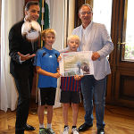 Bürgermeister Mag. Siegfried Nagl und Sportstadtrat Detlev Eisel-Eiselsberg mit zwei bewegungsbegeisterten Jungs. Foto: Martina Kaufmann Bürgermeister Mag. Siegfried Nagl und Sportstadtrat Detlev Eisel-Eiselsberg mit zwei bewegungsbegeisterten Jungs. Foto: Martina Kaufmann