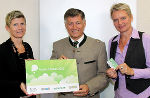 Kündigten das "Frischluft-Ticket 2012" an: Mag. Barbara Muhr, GF Holding Graz Linien, LR Gerhard Kurzmann und Bgm.-Stv. Lisa Rücker (vl.l). Foto: steiermark.at/Schüttbacher 