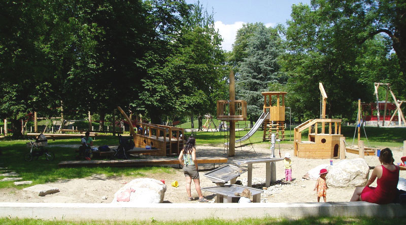 Kinderspielplatz im Augarten. Wasserspielbereich. Foto: Stadt Graz, A10/5 CR.