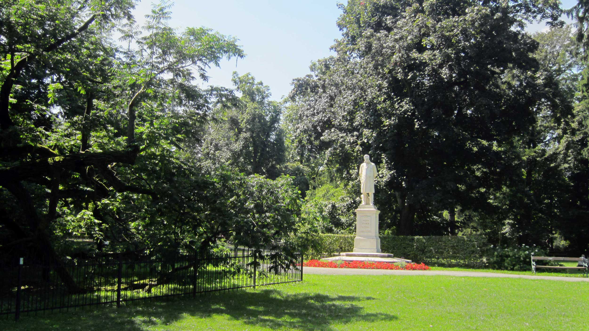 Die Flügelnuss und das Franck-Denkmal. Foto: Stadt Graz, A10/5 SG