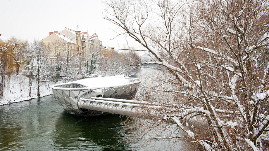 Die verschneite Murinsel