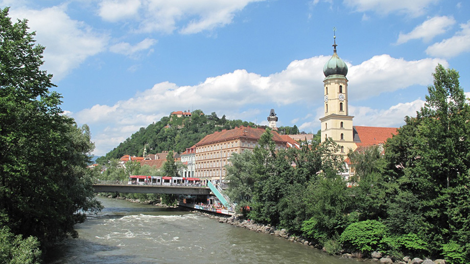 Erzherzog-Johann-Brücke, Franziskanerkirche, Schloßberg. Foto: ©Auferbauer