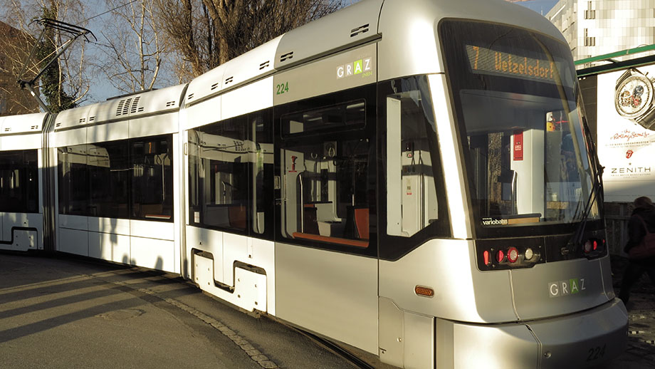 Graz Linien, Tram 7, Haltestelle St. Leonhard/LKH. Foto: ©Auferbauer