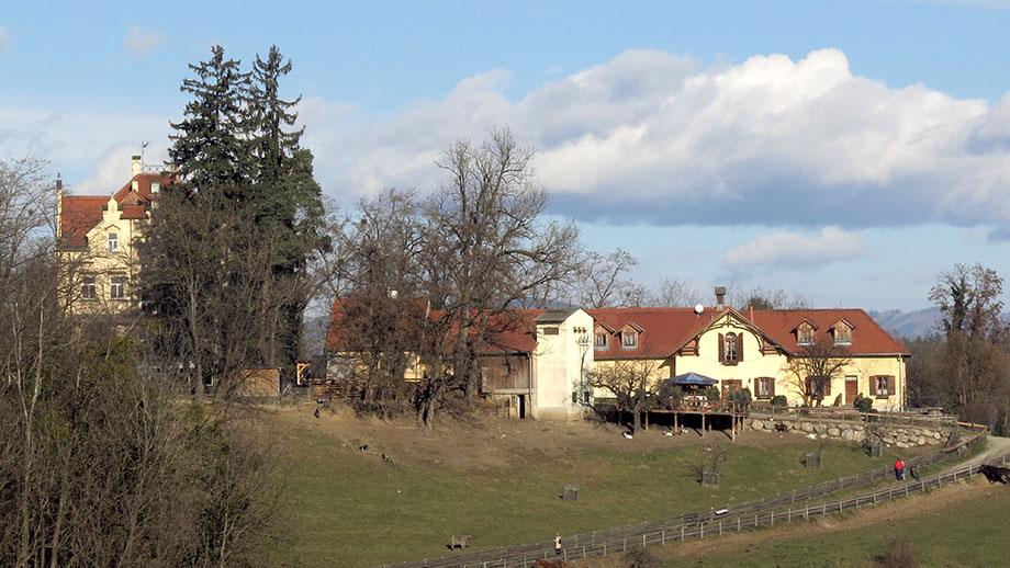 Schloss Lustbühel, mit Schänke. Foto: ©Auferbauer