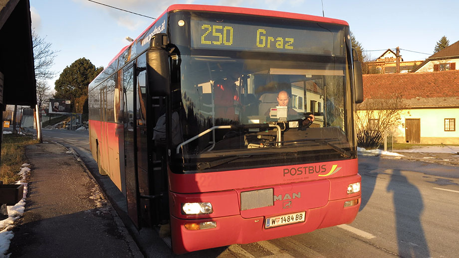 Bushaltestelle Weinitzen Tischlerwirt, Regionalbus 250, Richtung Graz. Foto: ©Auferbauer