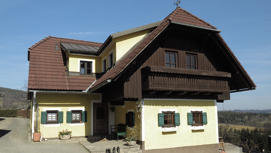 Janischhofweg 104, Haus von anno 1596, Obstbau Pölzer (530 m) vlg. Jostlhansl. Foto: ©Auferbauer