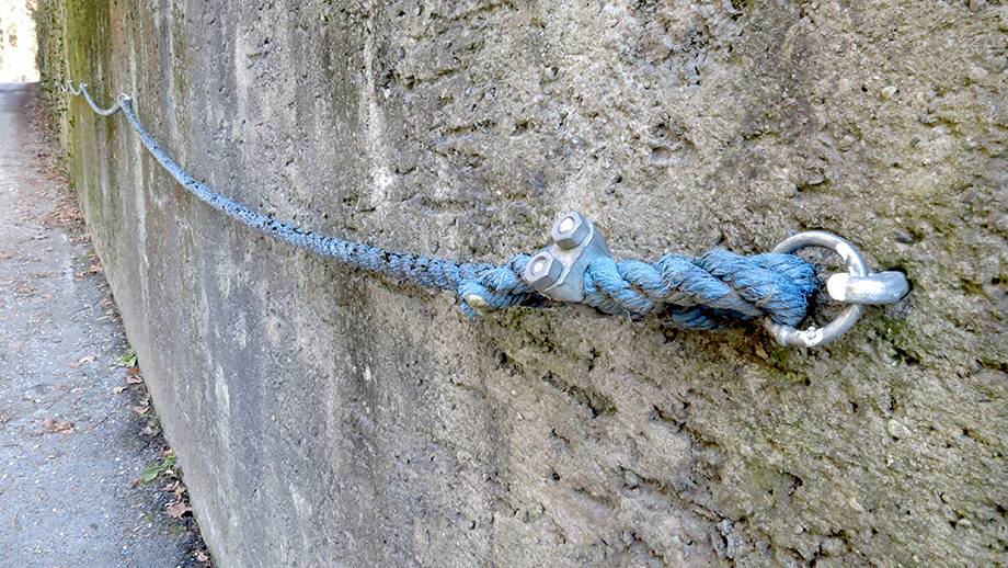  Steil bergan: Handlauf-Seil am Weinbergweg, Stattegg-Ursprung. Foto: ©Auferbauer