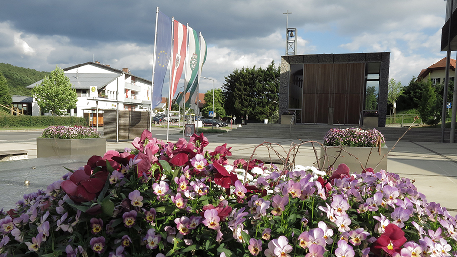  Der Spaziergang-Endpunkt, Stattegg Dorfplatz, mit Schöpfungskapelle. Foto: ©Auferbauer