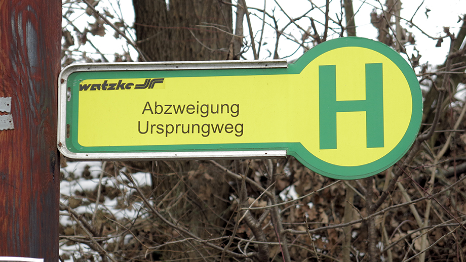 Für Quereinsteiger und Queraussteigerinnen, Bushaltestelle Abzweigung Ursprungweg. Foto: ©Auferbauer