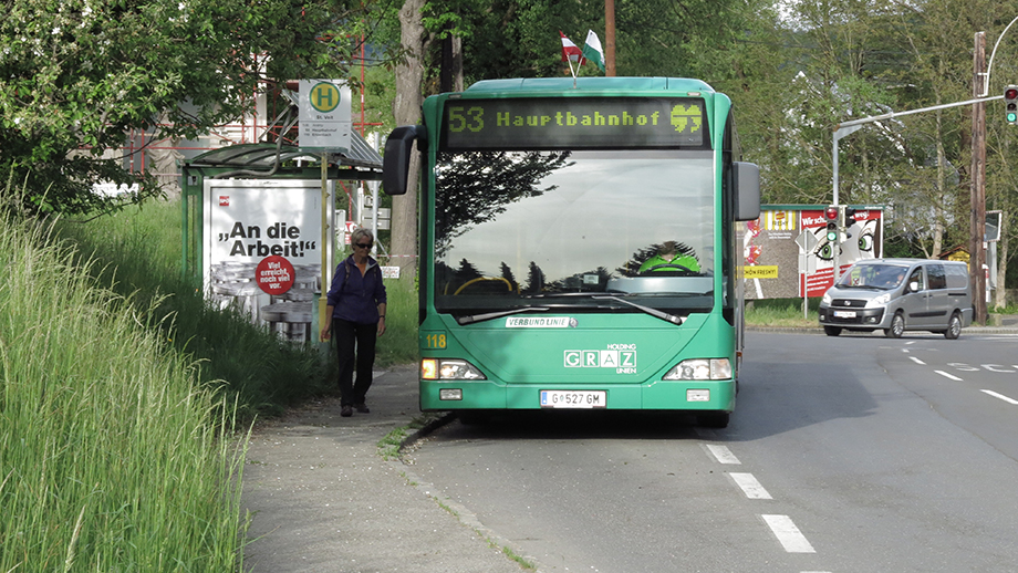 An der Haltestelle St. Veit (375 m), Graz Linien, Stadtbus 53. Foto: ©Auferbauer