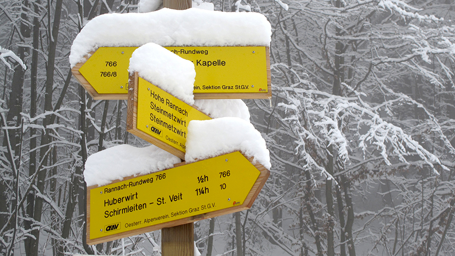 Weggabel nahe am Maxmörtlkreuz (700 m). Foto: ©Auferbauer